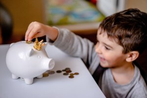 children saving money